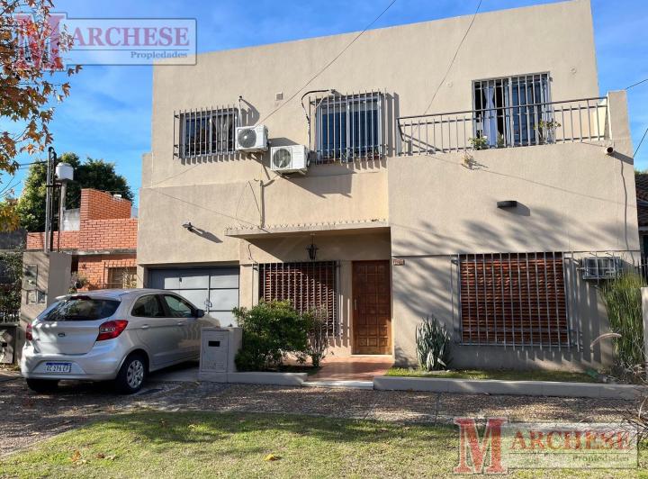 Casa · 200m² · 8 Ambientes · 1 Cochera