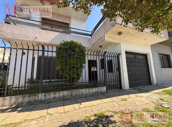 Casa · 160m² · 4 Ambientes · 2 Cocheras