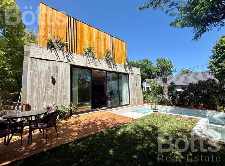 Casa · 240m² · 5 Ambientes · 2 Cocheras