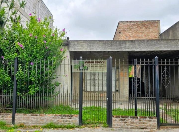 Casa · 80m² · 3 Ambientes · 2 Cocheras