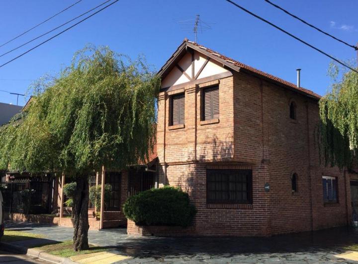 Casa · 140m² · 5 Ambientes · 1 Cochera