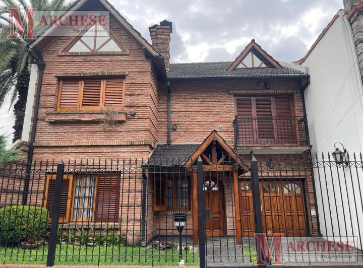 Casa · 340m² · 5 Ambientes · 2 Cocheras
