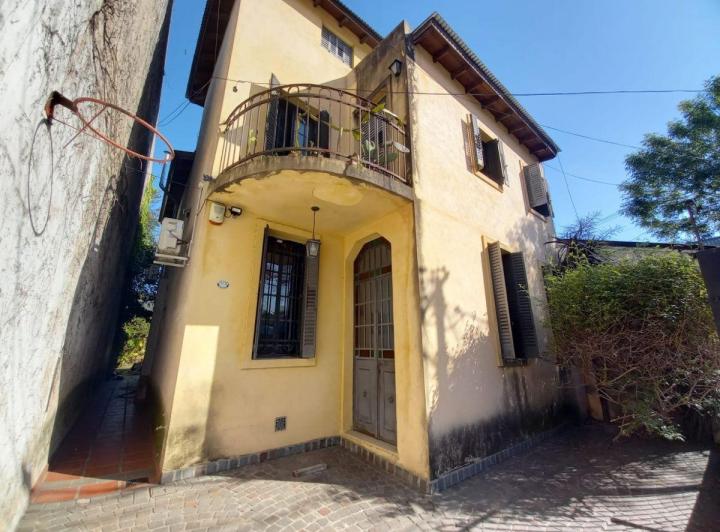 Casa · 220m² · 5 Ambientes · 1 Cochera