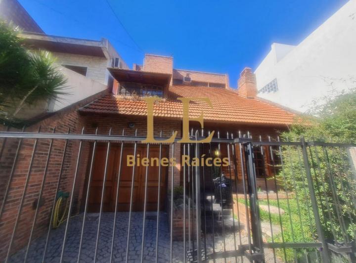 Casa · 250m² · 4 Ambientes · 2 Cocheras