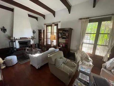 Casa · 300m² · 5 Ambientes · 8 Cocheras