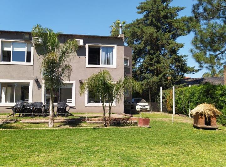 Casa · 300m² · 4 Ambientes · 1 Cochera