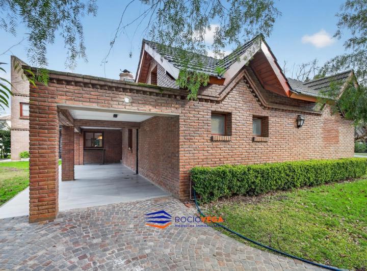 Casa · 1824m² · 4 Ambientes · 2 Cocheras