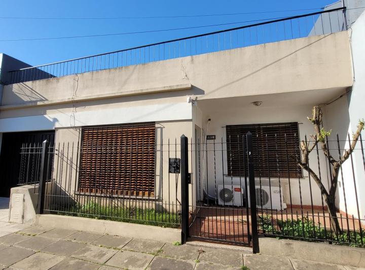 Casa · 121m² · 4 Ambientes · 2 Cocheras
