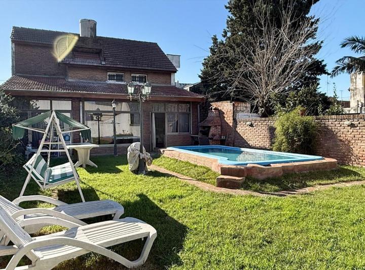 Casa · 195m² · 4 Ambientes · 2 Cocheras