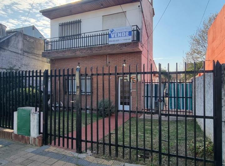 Casa · 120m² · 4 Ambientes · 6 Cocheras