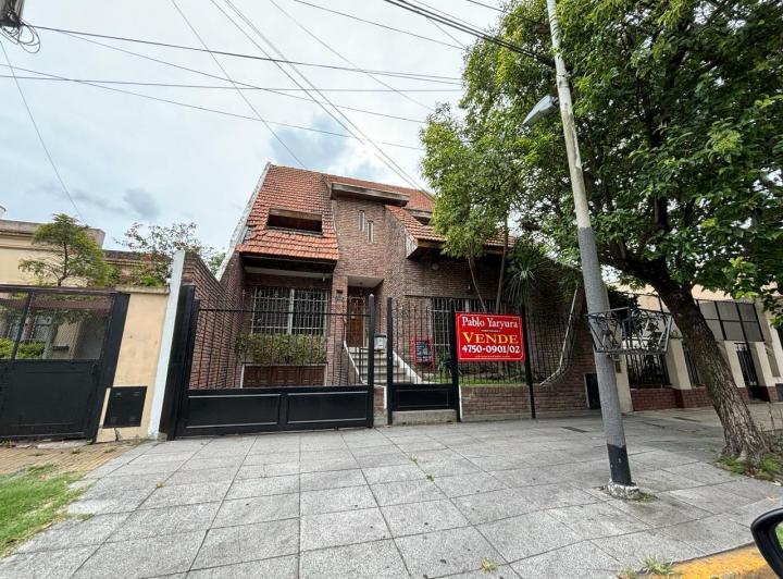 Casa · 220m² · 4 Ambientes · 1 Cochera