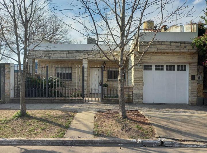 Casa · 90m² · 3 Ambientes · 1 Cochera