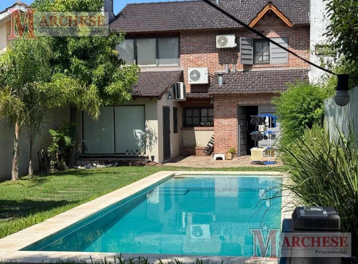 Casa · 250m² · 5 Ambientes · 3 Cocheras