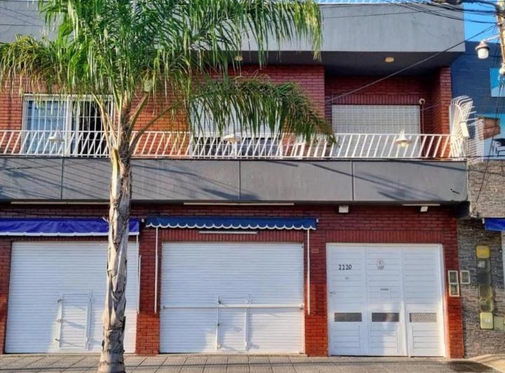 Casa · 300m² · 4 Ambientes · 3 Cocheras