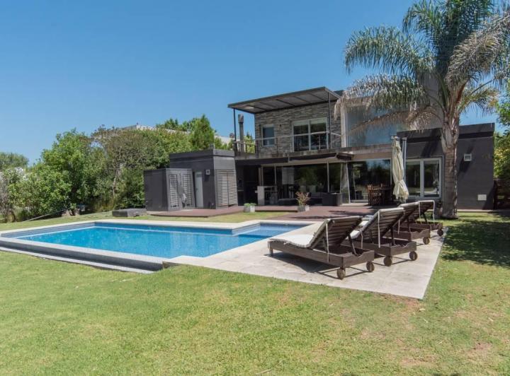 Casa · 235m² · 5 Ambientes