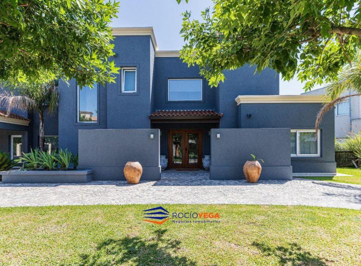 Casa · 348m² · 4 Dormitorios