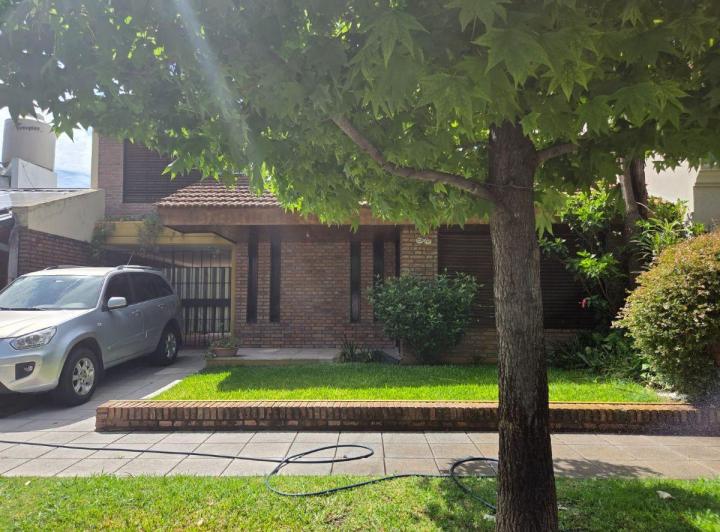 Casa · 150m² · 4 Ambientes · 2 Cocheras