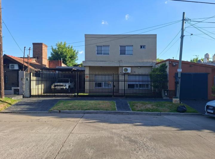 Casa · 220m² · 3 Ambientes