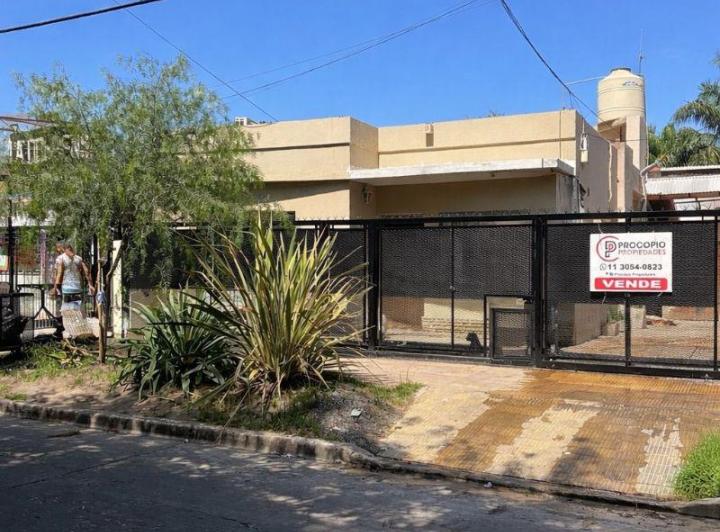 Casa · 90m² · 4 Ambientes · 2 Cocheras