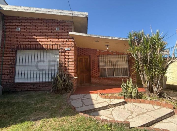 Casa · 85m² · 3 Ambientes · 3 Cocheras