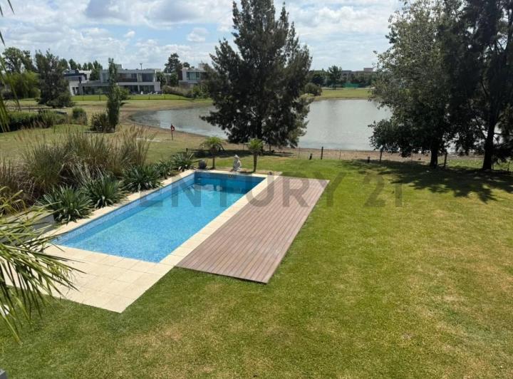 Casa · 348m² · 6 Ambientes · 2 Cocheras