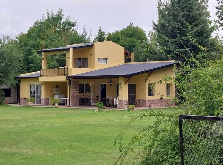 Casa · 120m² · 4 Ambientes · 2 Cocheras