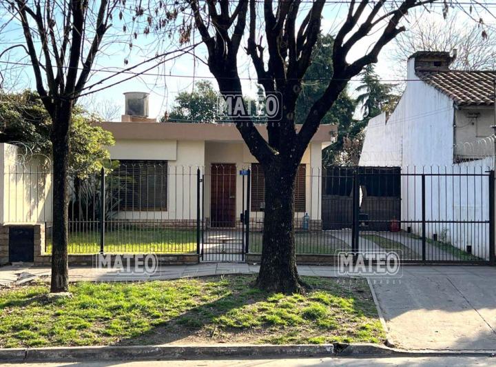 Casa · 100m² · 5 Ambientes · 2 Cocheras