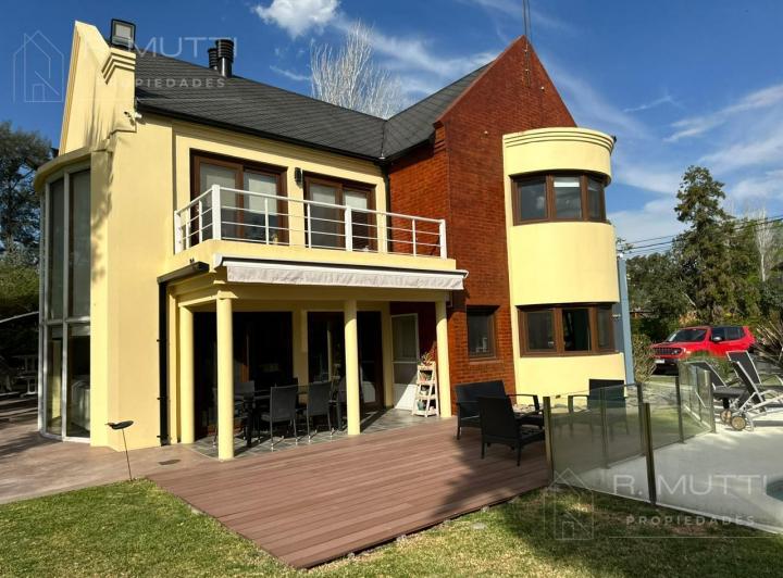 Casa · 358m²