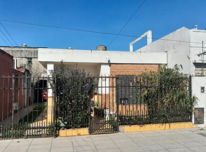 Casa · 80m² · 4 Ambientes · 3 Cocheras