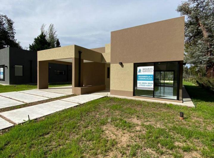 Casa · 159m² · 4 Ambientes · 2 Cocheras
