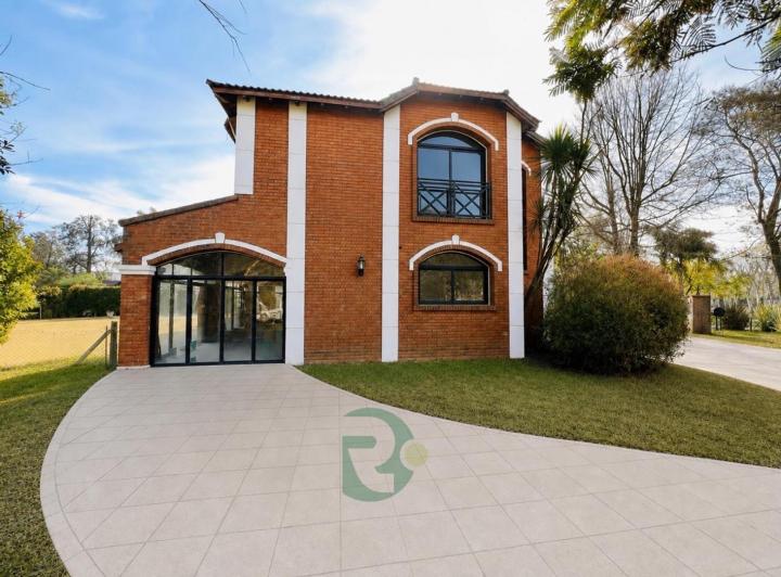 Casa · 177m² · 5 Ambientes · 6 Cocheras