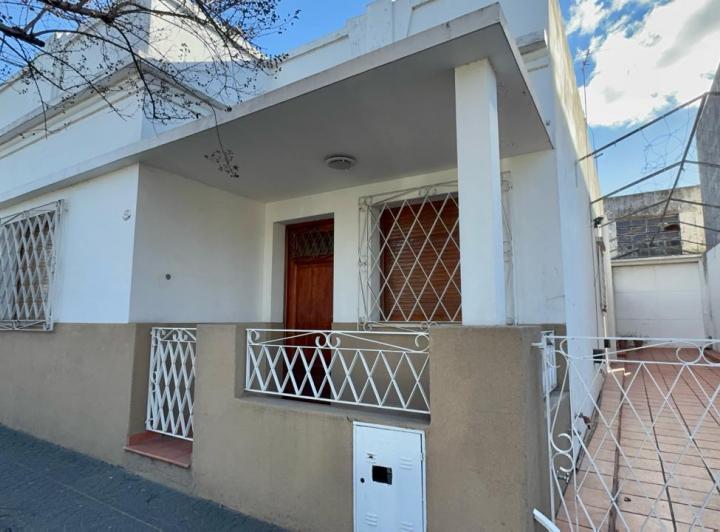 Casa · 200m² · 3 Ambientes · 1 Cochera