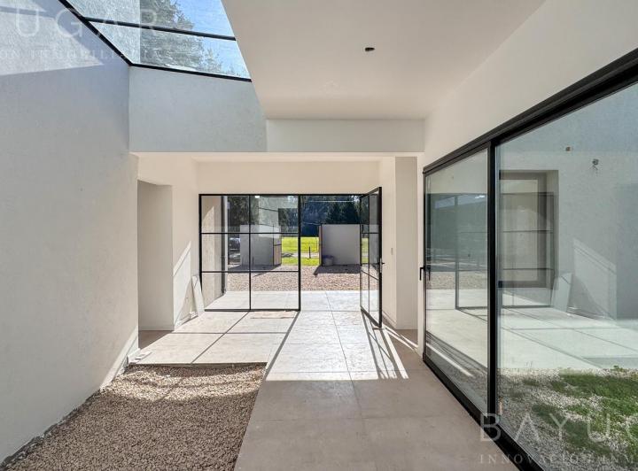 Casa · 265m² · 6 Ambientes · 3 Cocheras