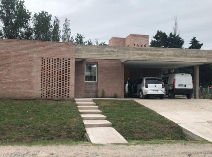 Casa · 182m² · 4 Ambientes · 4 Cocheras