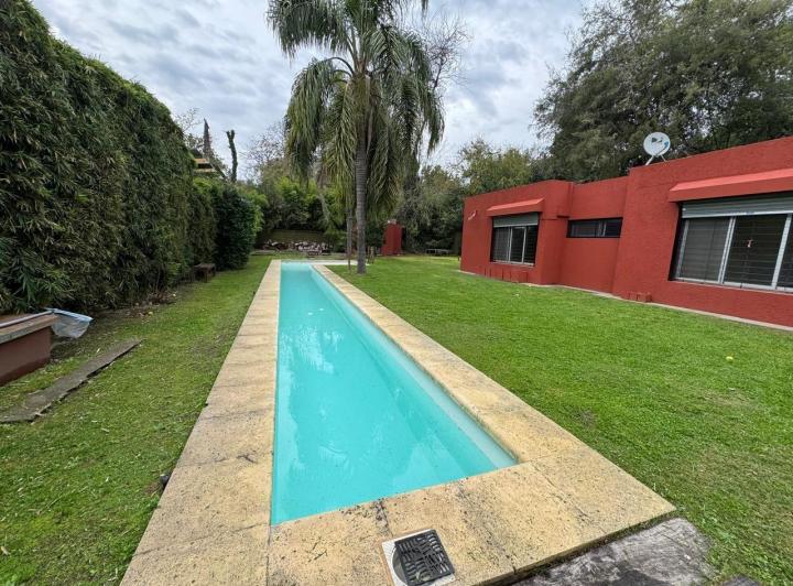 Casa · 250m² · 5 Ambientes · 3 Cocheras
