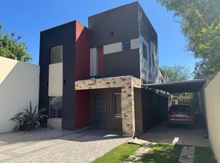 Casa · 120m² · 2 Ambientes · 2 Cocheras
