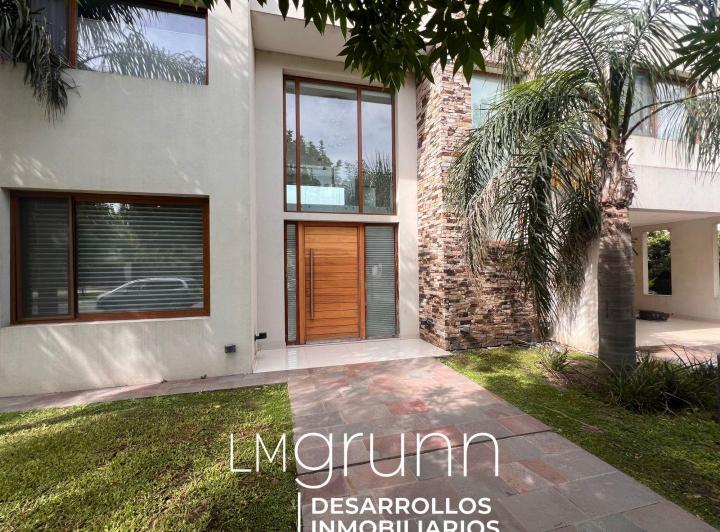 Casa · 353m² · 6 Ambientes · 4 Cocheras