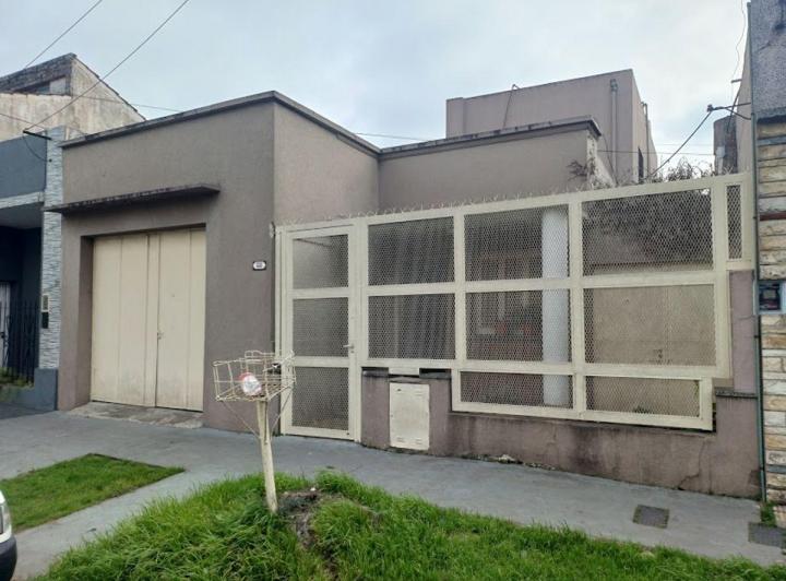 Casa · 140m² · 4 Ambientes · 1 Cochera