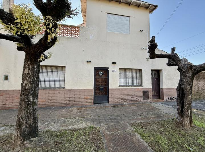 Casa · 120m² · 5 Ambientes · 3 Cocheras