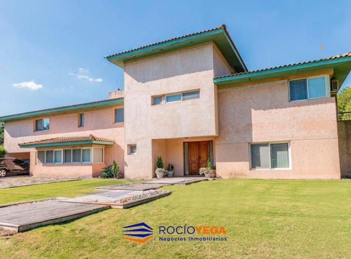 Casa · 710m² · 10 Ambientes · 2 Cocheras