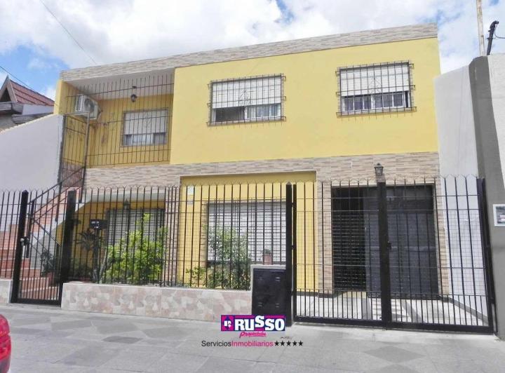 Casa · 150m² · 6 Ambientes · 3 Cocheras