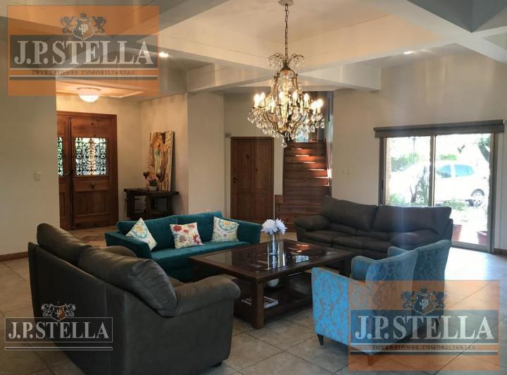 Casa · 550m² · 6 Ambientes · 4 Cocheras