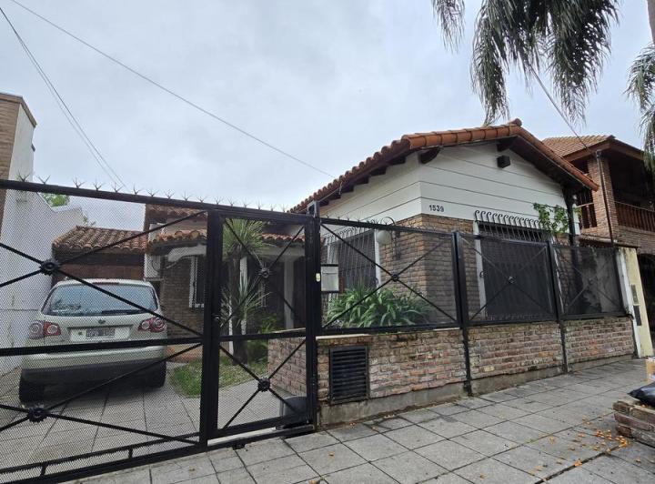 Casa · 185m² · 3 Ambientes · 2 Cocheras
