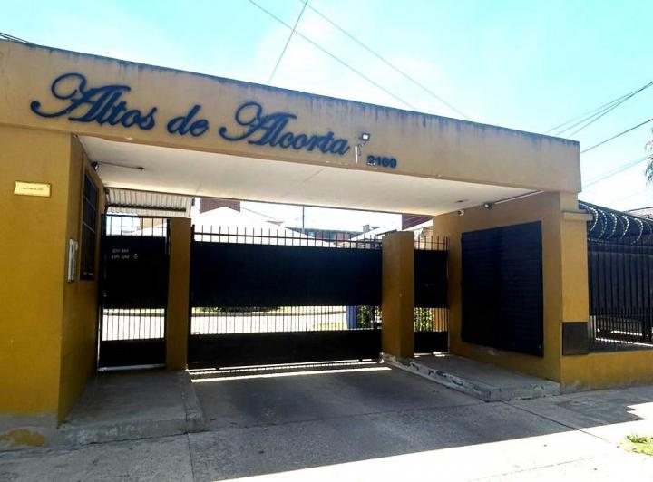 Casa · 70m² · 3 Ambientes · 2 Cocheras