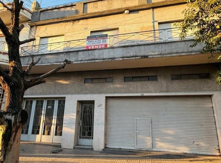 Casa · 250m² · 4 Ambientes · 2 Cocheras