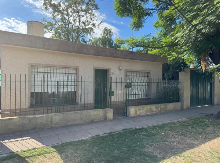 Casa · 90m² · 3 Dormitorios · 2 Cocheras