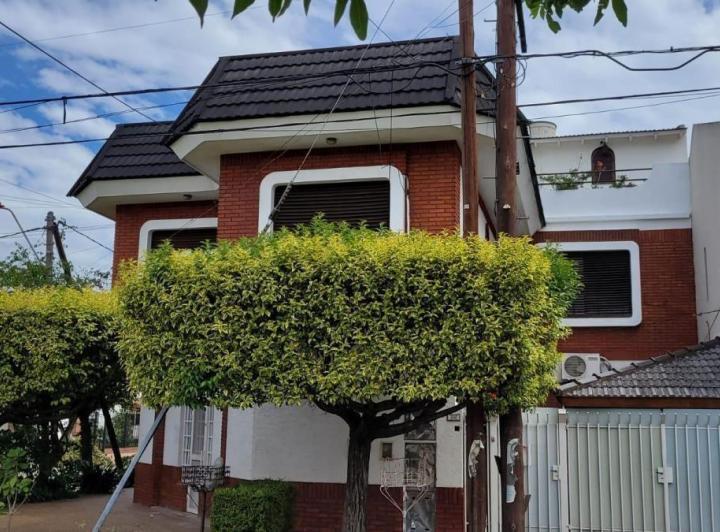 Casa · 180m² · 5 Ambientes · 1 Cochera