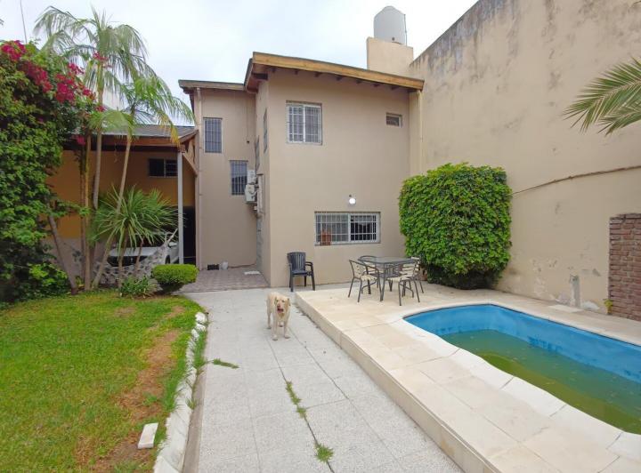 Casa · 256m² · 6 Ambientes · 1 Cochera