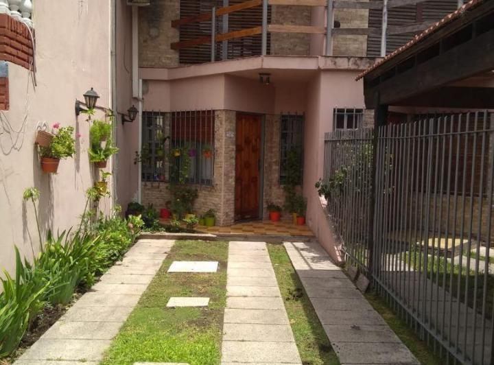 Casa · 80m² · 3 Ambientes · 2 Cocheras