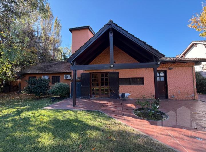 Casa · 179m² · 6 Ambientes · 4 Cocheras